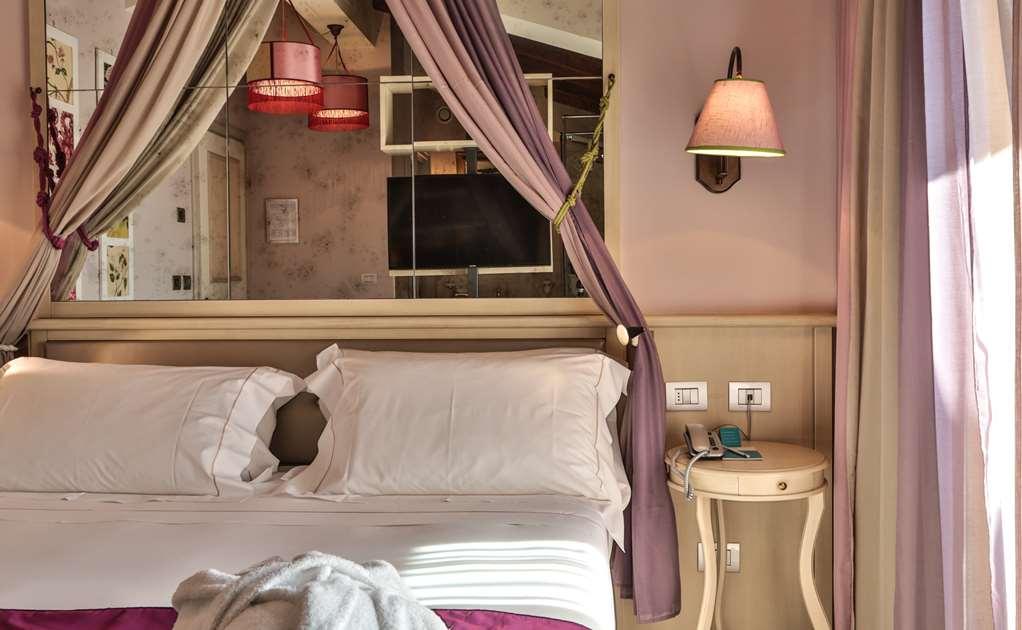 Ville Sull'Arno Флоренция Номер фото A wall-mounted light