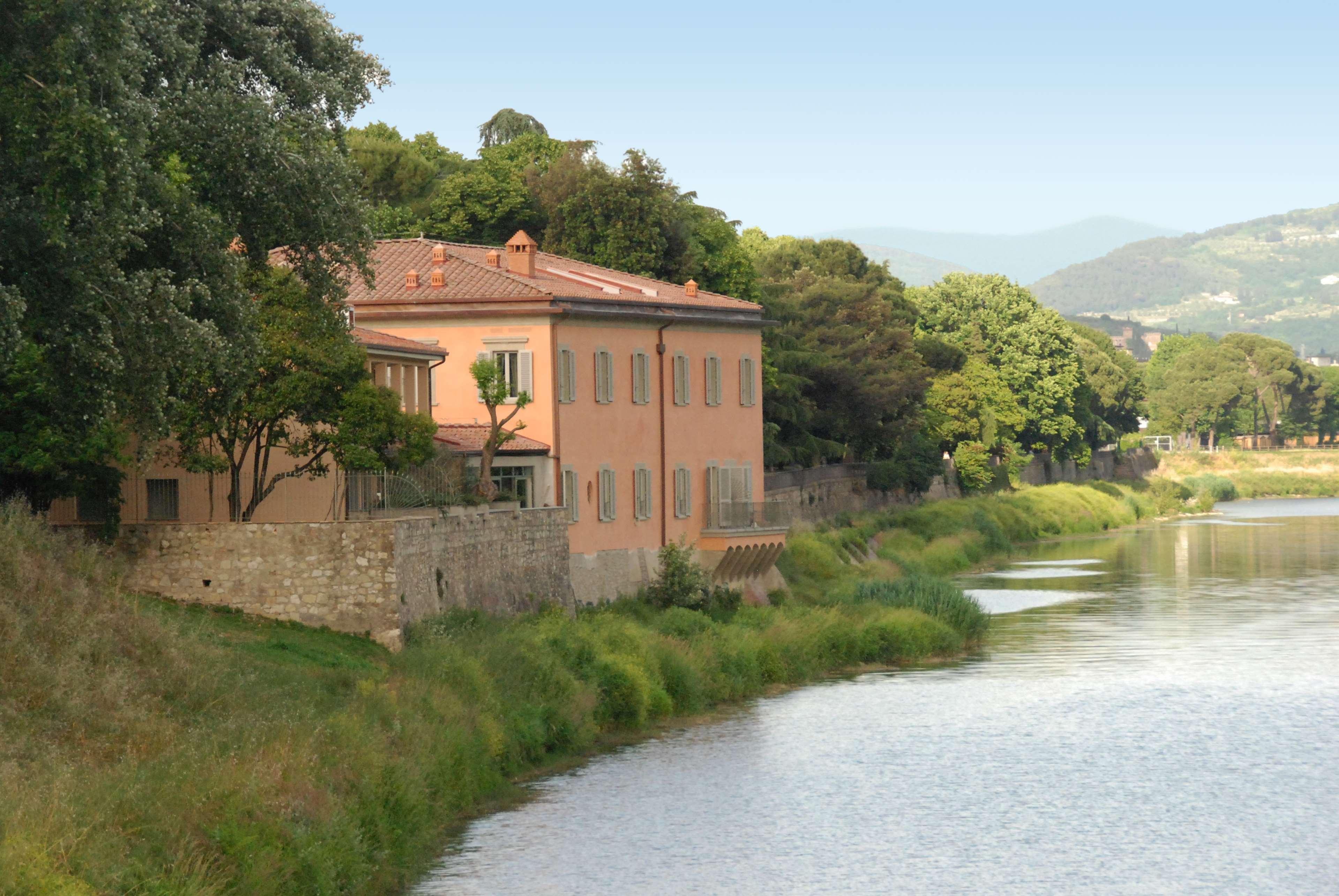 Ville Sull'Arno Флоренция Экстерьер фото The river at the town of Sant'Angelo in Vado