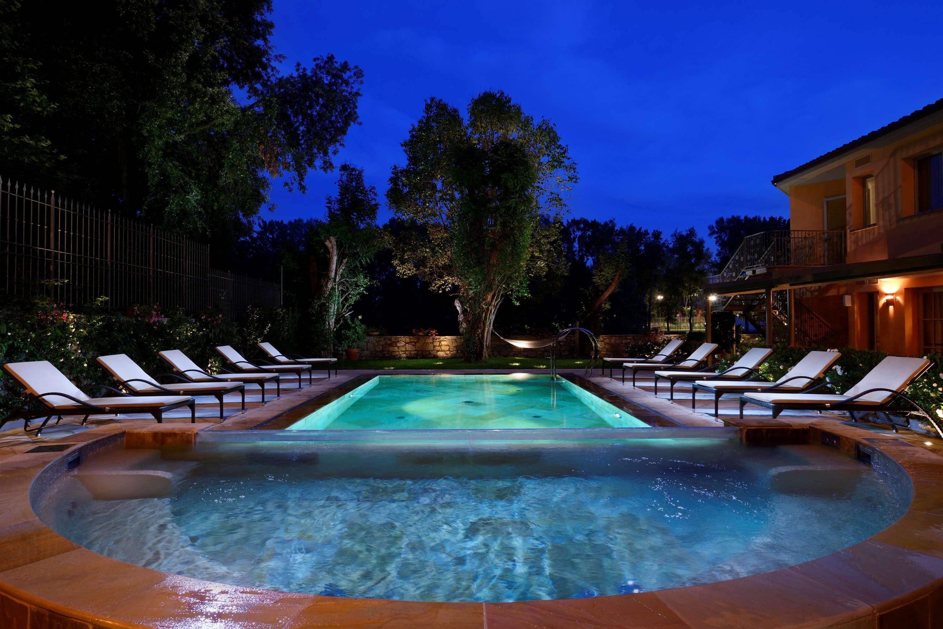 Ville Sull'Arno Флоренция Экстерьер фото The pool at the Hotel Villa-Cortina