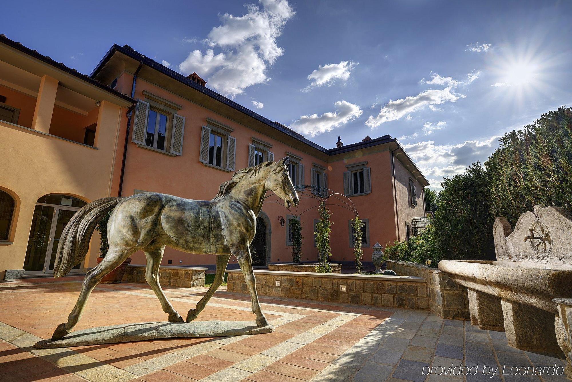 Ville Sull'Arno Флоренция Экстерьер фото The courtyard of the museum