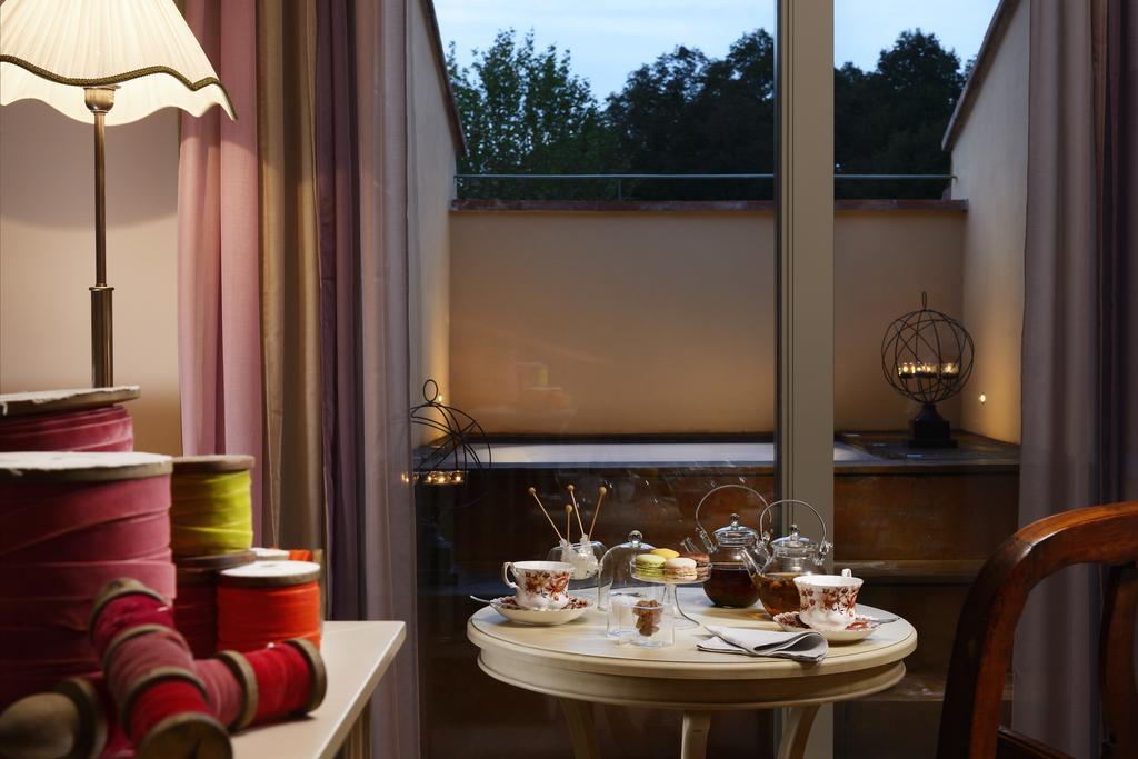 Ville Sull'Arno Флоренция Экстерьер фото A room at the hotel