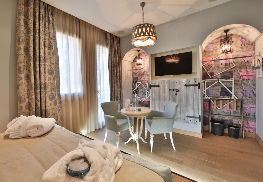Ville Sull'Arno Флоренция Экстерьер фото A room at the hotel