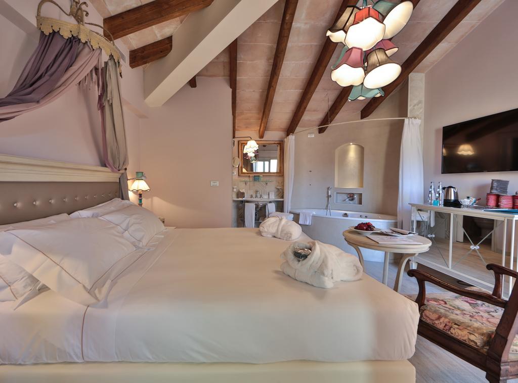 Ville Sull'Arno Флоренция Экстерьер фото A room at the hotel