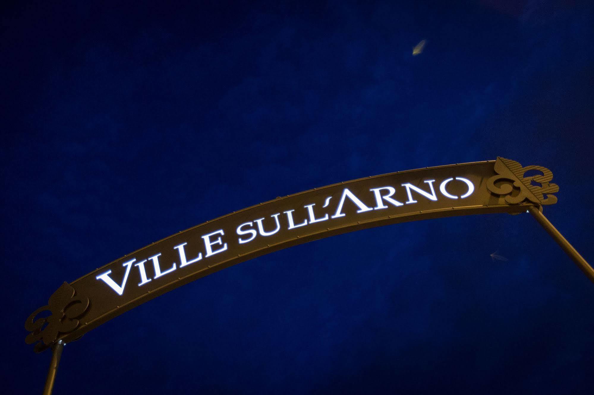 Ville Sull'Arno Флоренция Экстерьер фото Entrance to the village