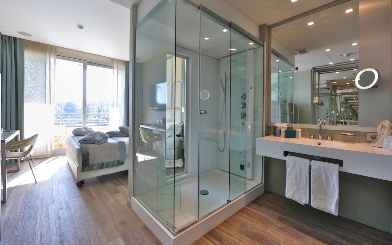 Ville Sull'Arno Флоренция Экстерьер фото A shower enclosure